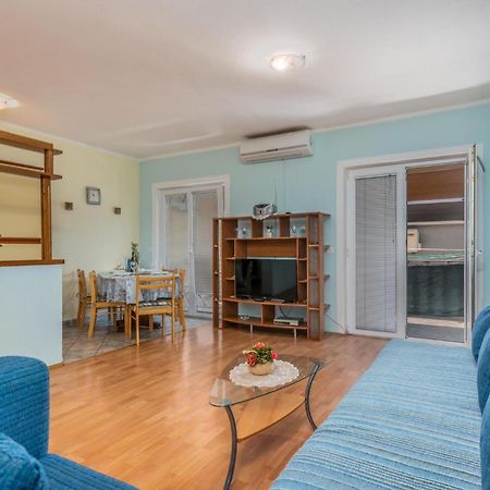 Beautiful Apartment In Pinezici With Wifi Exterior photo