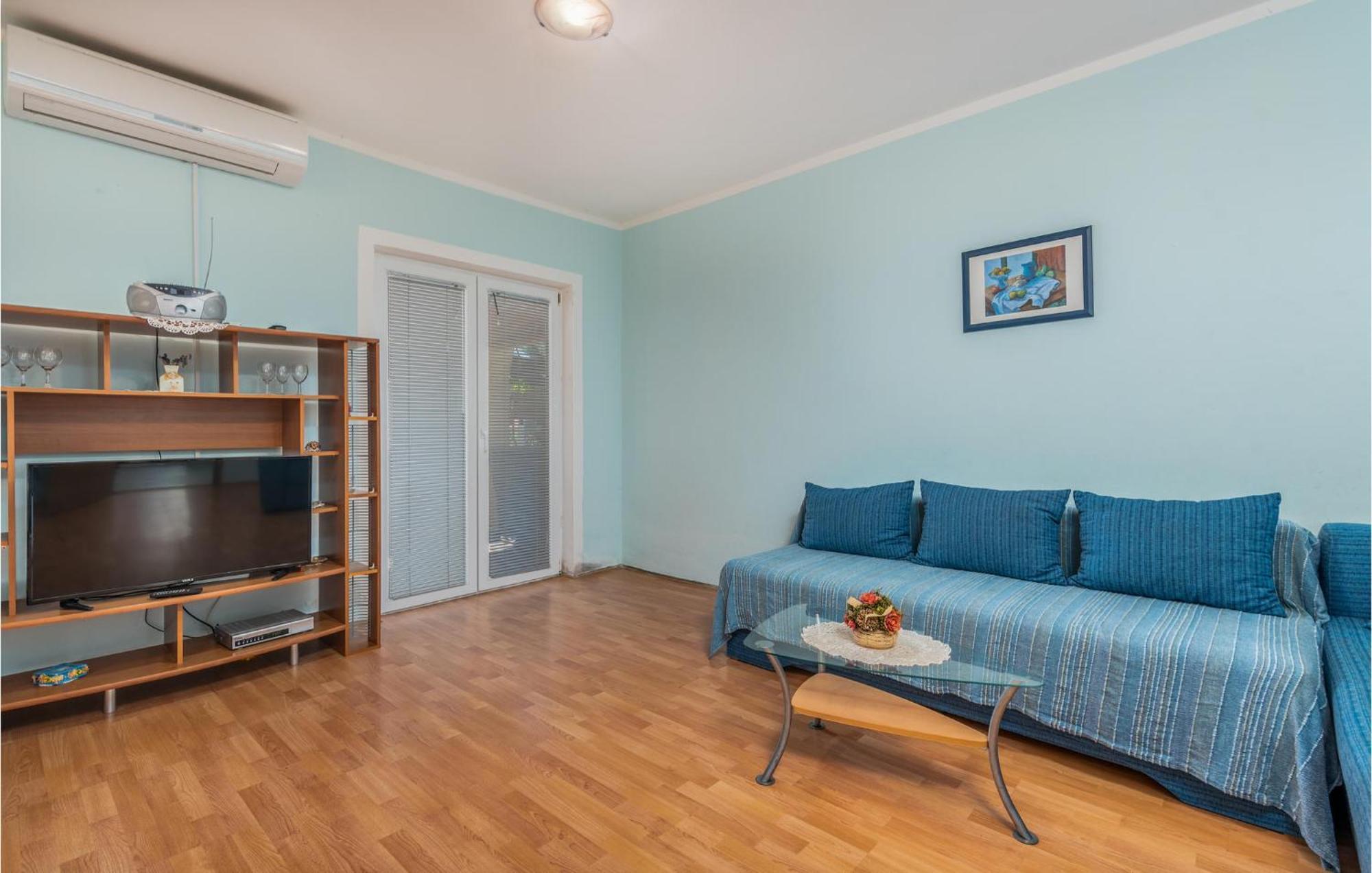 Beautiful Apartment In Pinezici With Wifi Exterior photo