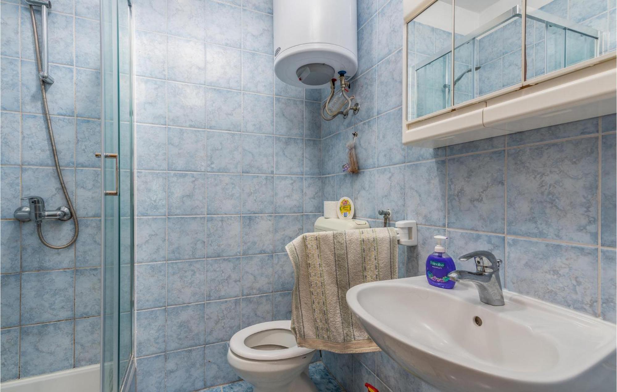 Beautiful Apartment In Pinezici With Wifi Exterior photo