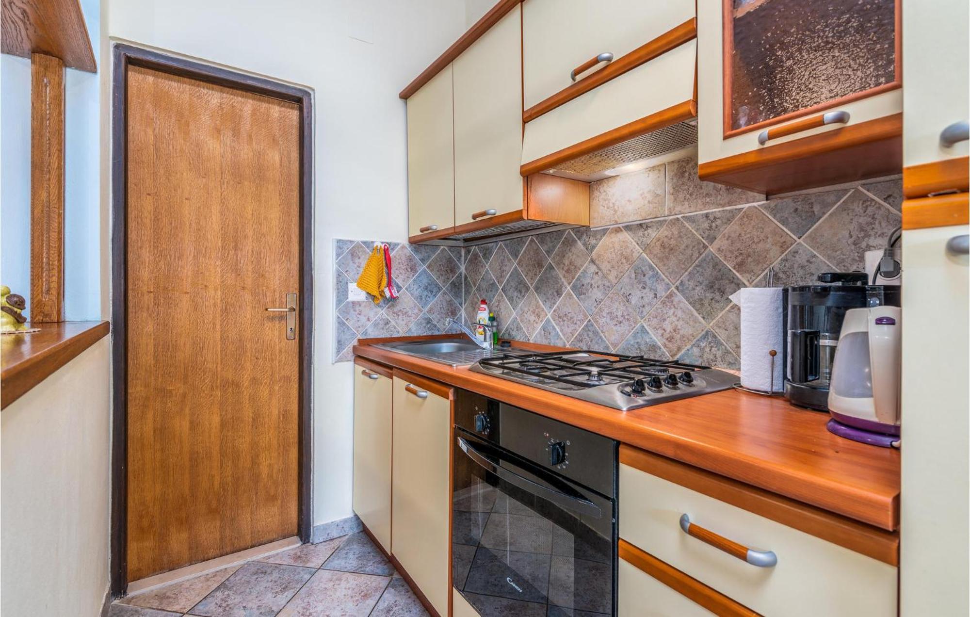Beautiful Apartment In Pinezici With Wifi Exterior photo