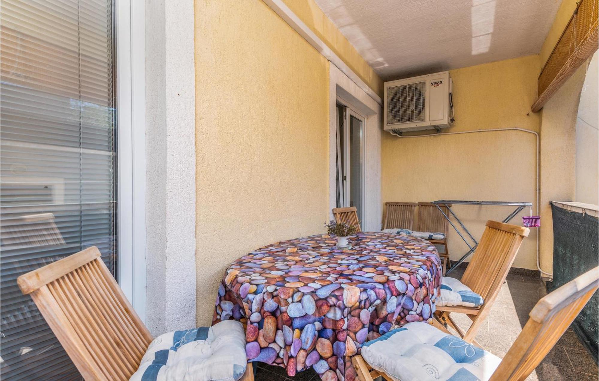 Beautiful Apartment In Pinezici With Wifi Exterior photo